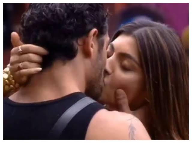 Maya G Kissing Leaked Viral Video Link , Maya G Viral Video